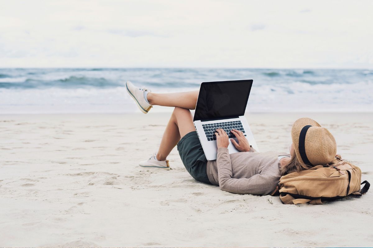 8 Financial Tips For Digital Nomads To Save Up in 2022
