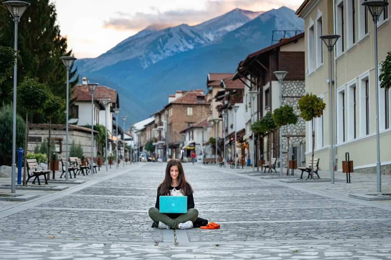 digital nomad girl in bansko